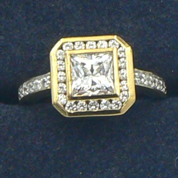 LUSTRO STELLA Sz 7 Swarovski Zirconia Halo Ring - Picture 1 of 6